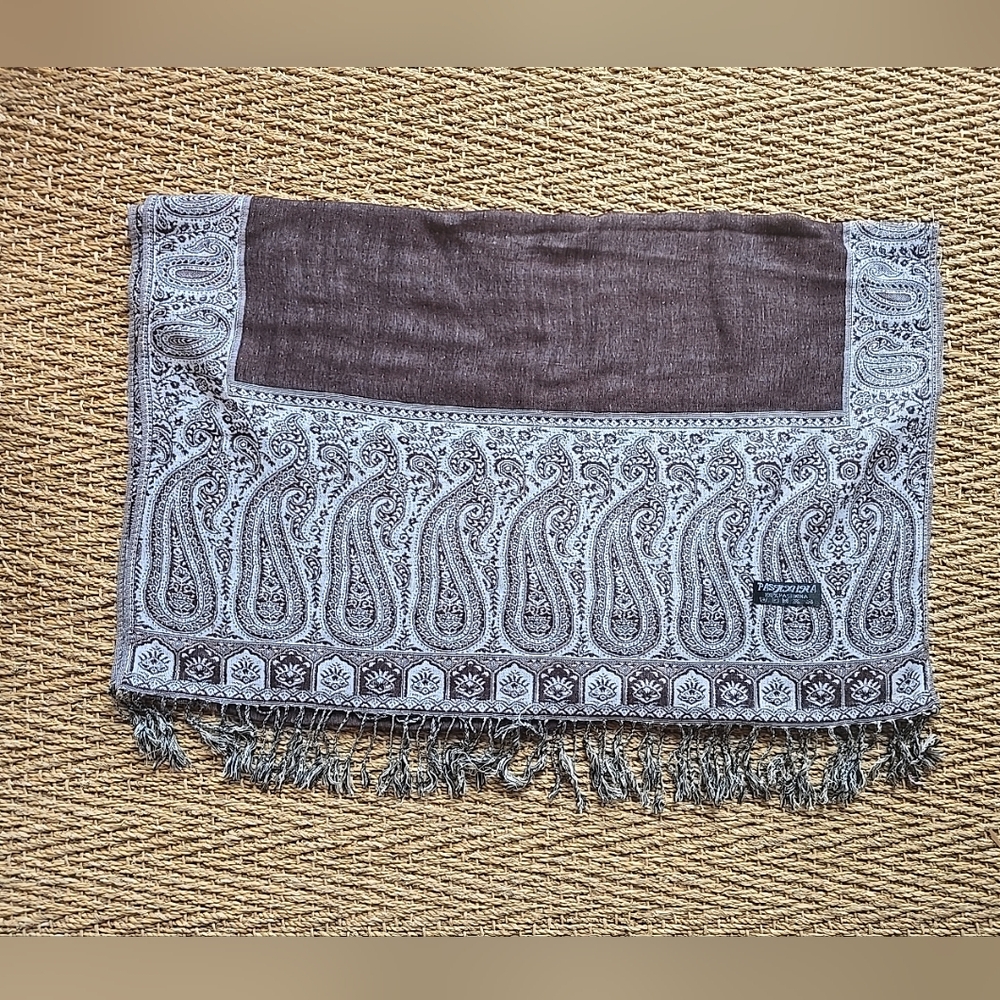 100% Pashmina Brown and White Paisley
